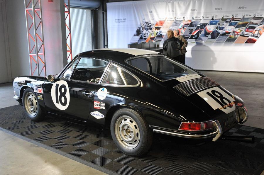  Porsche 911 1964 года  (фото 17 из 18)